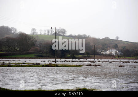 Swansea, Großbritannien. 6. Januar 2014. Heute überfluteten Felder am Gowerton in der Nähe von Swansea. Der Westen des Landes wurde durch stürmisches Wetter geschlagen. Bildnachweis: Phil Rees/Alamy Live-Nachrichten Stockfoto