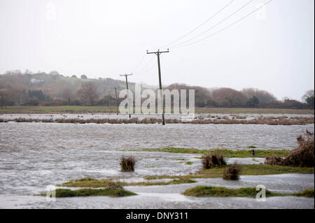 Swansea, Großbritannien. 6. Januar 2014. Heute überfluteten Felder am Gowerton in der Nähe von Swansea. Der Westen des Landes wurde durch stürmisches Wetter geschlagen. Bildnachweis: Phil Rees/Alamy Live-Nachrichten Stockfoto