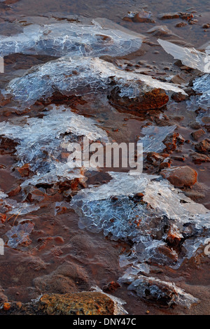 Schmelzende Eis entlang der Ufer des Munising Bay, Munising, Michigan, USA Stockfoto