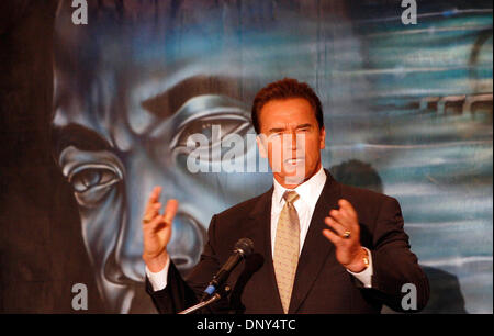 16. Januar 2006; San Francisco, CA, USA; Feier des Martin Luther King Day beitreten lokale Würdenträgern lokale afrikanische amerikanische Führer in San Francisco für ein Frühstück Treffen während der ehemalige Kalifornien Gouverneur ARNOLD SCHWARZENEGER zur Unterstützung der Arbeit von Dr. King spricht und legacy. Obligatorische Credit: Foto von Mike Fox/ZUMA Press. (©) Copyright 2006 von Mike Fox Stockfoto
