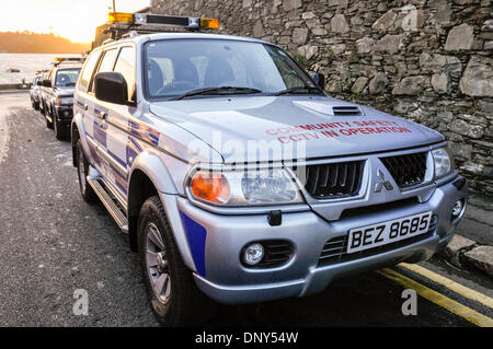 Portaferry, Nordirland. 6. Januar 2014 - geparkt Gemeinschaft Sicherheit Fahrzeuge in Bereitschaft, potenzielle Opfer von Überschwemmungen zu helfen, die die Stadt von schweren Überschwemmungen durch die Flut und das stürmische Wetter bedroht war. Bildnachweis: Stephen Barnes/Alamy Live-Nachrichten Stockfoto