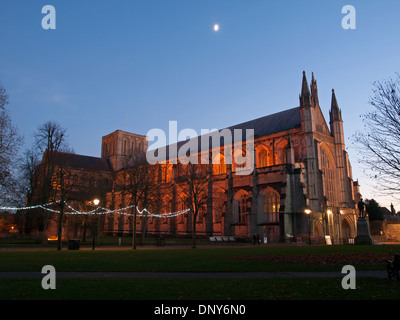 Winchester Kathedrale Hampshire England UK am frühen Abend Stockfoto