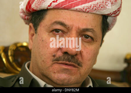 18. Januar 2006; Arbil, Irak; Präsident der Bundesrepublik Irakisch-Kurdistan Region NECHIRVAN BARZANI spricht mit Zeit-Korrespondent in seiner Residenz in Sallahedin, in der Nähe von Arbil, 18. Januar 2006. Irakisch-Kurdistan ist bisher die einzige anerkannte föderale Einheit innerhalb des Irak nach positiven Referendum für die Akzeptanz der neuen irakischen Verfassung. Obligatorische Credit: Foto von Sasa Kralj/JiwaFoto/ZUMA Press. (©) Stockfoto