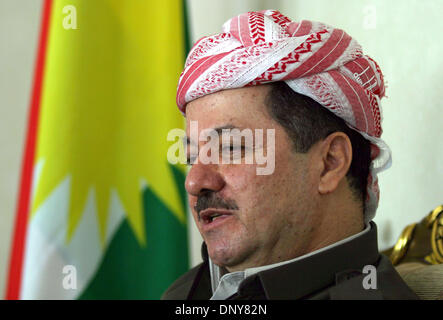 18. Januar 2006; Arbil, Irak; Präsident der Bundesrepublik Irakisch-Kurdistan Region NECHIRVAN BARZANI spricht mit Zeit-Korrespondent in seiner Residenz in Sallahedin, in der Nähe von Arbil, 18. Januar 2006. Irakisch-Kurdistan ist bisher die einzige anerkannte föderale Einheit innerhalb des Irak nach positiven Referendum für die Akzeptanz der neuen irakischen Verfassung. Obligatorische Credit: Foto von Sasa Kralj/JiwaFoto/ZUMA Press. (©) Stockfoto