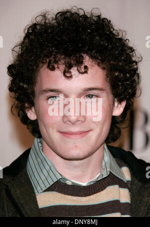 18. Januar 2006; Pasadena, Kalifornien, USA; Schauspieler ANTON YELKIN bei der CBS UPN SHOWTIME TCA Party statt im Windkanal. Obligatorische Credit: Foto von Lisa O'Connor/ZUMA Press. (©) Copyright 2006 von Lisa O'Connor Stockfoto