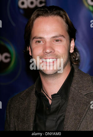 21. Januar 2006; Pasadena, Kalifornien, USA; Schauspieler BARRY WATSON auf der ABC-TCA-Party statt im Windkanal. Obligatorische Credit: Foto von Lisa O'Connor/ZUMA Press. (©) Copyright 2006 von Lisa O'Connor Stockfoto