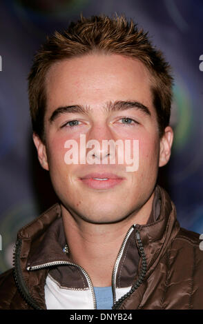 21. Januar 2006; Pasadena, Kalifornien, USA; Schauspieler RYAN CARNES auf der ABC-TCA-Party statt im Windkanal. Obligatorische Credit: Foto von Lisa O'Connor/ZUMA Press. (©) Copyright 2006 von Lisa O'Connor Stockfoto