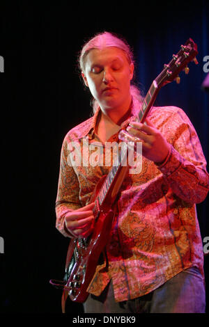 22. Januar 2006; New York, NY, USA; Derek Trucks und seine Band, die erklingt in Florenz Gould Hall am Sonntagabend, 22. Januar 2006. Obligatorische Credit: Foto von Aviv klein/ZUMA Press. (©) Copyright 2006 von Aviv klein Stockfoto