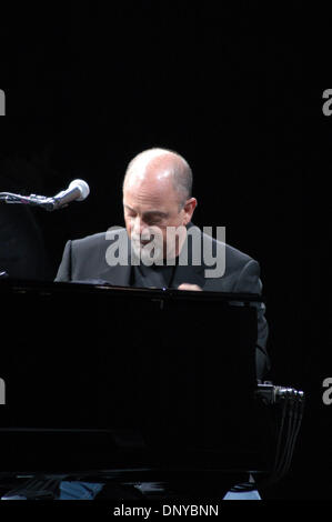 23. Januar 2006; New York, NY, USA; BILLY JOEL die live in Konzert im Madison Square Garden in New York City. Obligatorische Credit: Foto von Jeffrey Geller/ZUMA Press. (©) Copyright 2006 von Jeffrey Geller Stockfoto