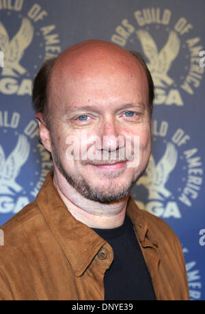 28. Januar 2006; Los Angeles, Kalifornien, USA; Regisseur PAUL HAGGIS (Crash) auf der DGA-Jahrestagung "erfüllen die nominierten: Spielfilm" Symposium feiert die Kunst und Handwerk der Regie mit denen Outstanding Directorial Achievement in Spielfilm für den DGA Award 2005 nominiert.  Obligatorische Credit: Foto von Marianna Day Massey/ZUMA Press. (©) Copyright 2006 von Marianna Tag Massey Stockfoto