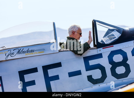 Pilot von North American Aviation p-51 Mustang, amerikanischen Langstrecken, einsitzigen Jäger und Jagdbomber Stockfoto