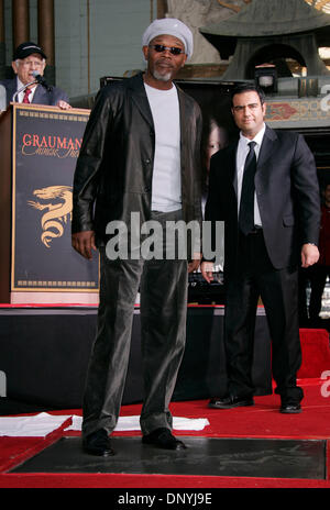 30. Januar 2006; Hollywood, Kalifornien, USA; Schauspieler Samuel als er seine Hand & Fußabdrücke in Zement bei Graumans Chinese Theatre bekommt. Obligatorische Credit: Foto von Lisa O'Connor/ZUMA Press. (©) Copyright 2006 von Lisa O'Connor Stockfoto