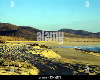 1. Februar 2006; Cabo San Lucas, Mexiko; Der Strand in Cabo San Lucas, Mexiko, auf 1. Februar 2006 abgebildet. Obligatorische Credit: Foto von Jeffrey Geller/ZUMA Press. (©) Copyright 2006 von Jeffrey Geller Stockfoto