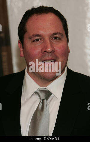 4. Februar 2006; Hollywood, Kalifornien, USA; Schauspieler/Regisseur JON FAVREAU im Presseraum an 2006 Writers Guild Awards statt im Hollywood Palladium. Obligatorische Credit: Foto von Jerome Ware/ZUMA Press. (©) Copyright 2006 von Jerome Ware Stockfoto