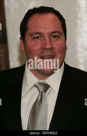 4. Februar 2006; Hollywood, Kalifornien, USA; Schauspieler/Regisseur JON FAVREAU im Presseraum an 2006 Writers Guild Awards statt im Hollywood Palladium. Obligatorische Credit: Foto von Jerome Ware/ZUMA Press. (©) Copyright 2006 von Jerome Ware Stockfoto