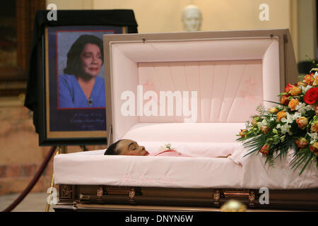 4. Februar 2006; Atlanta, GA, USA; Bürgerrechtler Coretta Scott King, liegen im Bundesstaat Georgia Capitol Rotunde in Atlanta. Obligatorische Credit: Foto von POOL/ZUMA Press. (©) Copyright 2006 Pool Stockfoto