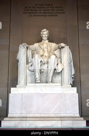 7. Februar 2006; Washington, DC, USA; Im Bild befindet sich das Lincoln Memorial in Washington, DC.  Aus seiner gefeierten Symbole des Patriotismus, seine unentdeckten Nachbarschaften begeistern die Sehenswürdigkeiten und Geräusche der Hauptstadt der Nation Millionen von Besuchern jedes Jahr. Vollgepackt mit Sehenswürdigkeiten, kostenlosen Attraktionen und eine endlose Veranstaltungskalender, bietet Washington, DC das ganze Jahr über ins Stockfoto