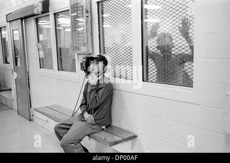 21. Februar 2006; El Paso, TX, USA; (Datei Foto; 1997) Ein Anruf ist erlaubt, zu versuchen, gerettet werden.  Obligatorische Credit: Foto von Jerome Brunet/ZUMA Press. (©) Copyright 2006 von Jerome Brunet Stockfoto