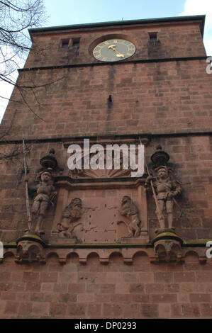 25. Februar 2006; Heidelberg, Deutschland; (Foto-Datei: unbekanntes Datum) Der Uhrturm, der Tigeranlage Burg in Heidelburg, Deutschland gehört. Obligatorische Credit: Foto von Tina Fultz/ZUMA Press. (©) Copyright 2006 by Tina Fultz Stockfoto