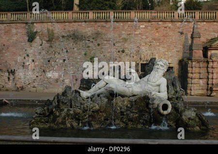 25. Februar 2006; Heidelberg, Deutschland; (Foto-Datei: unbekanntes Datum) Statue von Vater Rhine auf Heidelburg Schlossgelände in Heidelberg, Deutschland. Obligatorische Credit: Foto von Tina Fultz/ZUMA Press. (©) Copyright 2006 by Tina Fultz Stockfoto