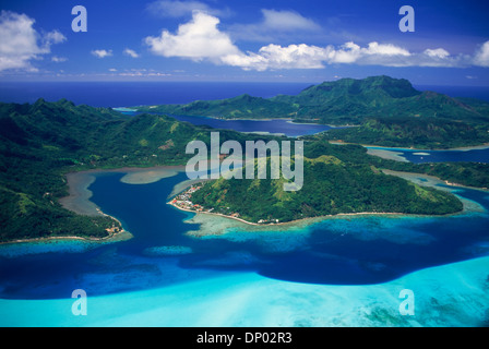 Luftaufnahme der Insel Raiatea in Französisch-Polynesien Stockfoto