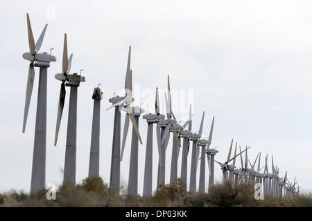 27. Februar 2006; Mojave, Kalifornien, USA; Tehachapi-Mojave Wind Hilfsmittelbereich-den Tehachapi Pass ist eines der weltweit größten Hersteller von Windstrom. Die mehr als 5.000 Windkraftanlagen in den Tehachapi-Mojave Wind Hilfsmittelbereich der Kern County erzeugen ca. 1,3 Terawattstunden (1,300,000,000 kWh) pro Jahr. Dies ist genug Strom, um die Wohn-Bedürfnisse der mor Stockfoto