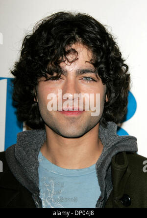 1. März 2006; West Hollywood, Kalifornien, USA; Schauspieler ADRIAN GRENIER am 23. jährliche William S. Paley Television Festival Screening und Q&A Gefolge in der DGA. Obligatorische Credit: Foto von Lisa O'Connor/ZUMA Press. (©) Copyright 2006 von Lisa O'Connor Stockfoto