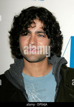 1. März 2006; West Hollywood, Kalifornien, USA; Schauspieler ADRIAN GRENIER am 23. jährliche William S. Paley Television Festival Screening und Q&A Gefolge in der DGA. Obligatorische Credit: Foto von Lisa O'Connor/ZUMA Press. (©) Copyright 2006 von Lisa O'Connor Stockfoto