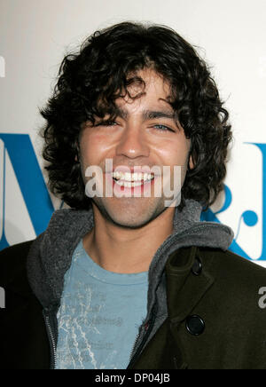 1. März 2006; West Hollywood, Kalifornien, USA; Schauspieler ADRIAN GRENIER am 23. jährliche William S. Paley Television Festival Screening und Q&A Gefolge in der DGA. Obligatorische Credit: Foto von Lisa O'Connor/ZUMA Press. (©) Copyright 2006 von Lisa O'Connor Stockfoto