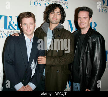 1. März 2006; West Hollywood, Kalifornien, USA; Schauspieler KEVIN CONNOLLY, ADRIAN GRENIER & KEVIN DILLON am 23. jährliche William S. Paley Television Festival Screening und Q&A Gefolge in der DGA. Obligatorische Credit: Foto von Lisa O'Connor/ZUMA Press. (©) Copyright 2006 von Lisa O'Connor Stockfoto