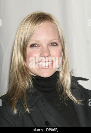 4. März 2006; Hollywood, Kalifornien, USA; ANNA FARIS auf der "The Weinstein Companys vor Oscar Party" statt an der Pacific Design Center. Obligatorische Credit: Foto von Paul Fenton/KPA/ZUMA Press. (©) Copyright 2006 von Paul Fenton Stockfoto