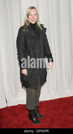 4. März 2006; Hollywood, Kalifornien, USA; ANNA FARIS auf der "The Weinstein Companys vor Oscar Party" statt an der Pacific Design Center. Obligatorische Credit: Foto von Paul Fenton/KPA/ZUMA Press. (©) Copyright 2006 von Paul Fenton Stockfoto