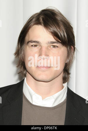 4. März 2006; Hollywood, Kalifornien, USA; Schauspieler JOSH HARTNETT auf der "The Weinstein Companys vor Oscar Party" statt an der Pacific Design Center. Obligatorische Credit: Foto von Paul Fenton/KPA/ZUMA Press. (©) Copyright 2006 von Paul Fenton Stockfoto