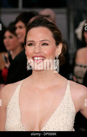 5. März 2006; Hollywood, Kalifornien, USA; OSCARS 2006: JENNIFER GARNER, die Ankunft in der 78. Oscar-Verleihung im Kodak Theatre in Hollywood statt. Obligatorische Credit: Foto von Lisa O'Connor/ZUMA Press. (©) Copyright 2006 von Lisa O'Connor Stockfoto