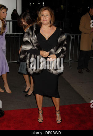 7. März 2006; New York, NY, USA; LORRAINE BRACCO bei der Premiere für die sechste Staffel der "Sopranos" im MOMA stattfand.  Obligatorische Credit: Foto von Dan Herrick/KPA/ZUMA Press. (©) Copyright 2006 von Dan Herrick Stockfoto