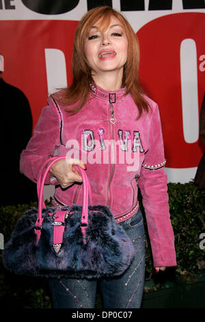 7. März 2006; Hollywood, Kalifornien, USA; Komikerin JUDY TENUTA am "The Shaggy Dog" Los Angeles Premiere statt im El Capitan Theatre. Obligatorische Credit: Foto von Lisa O'Connor/ZUMA Press. (©) Copyright 2006 von Lisa O'Connor Stockfoto