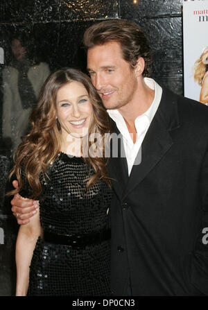 8. März 2006; New York, NY, USA; Schauspielerin SARAH JESSICA PARKER und Schauspieler MATTHEW MCCONAUGHEY bei der Weltpremiere von "Ausfall zu starten" im Clearview Chelsea West Theatre statt. Obligatorische Credit: Foto von Nancy Kaszerman/ZUMA Press. (©) Copyright 2006 von Nancy Kaszerman Stockfoto