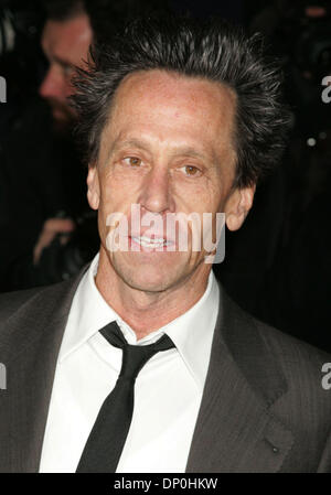 20. März 2006; New York, NY, USA; Produzent BRIAN GRAZER bei der Weltpremiere von "Inside Man" im Ziegfeld Theatre statt. Obligatorische Credit: Foto von Nancy Kaszerman/ZUMA Press. (©) Copyright 2006 von Nancy Kaszerman Stockfoto