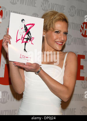 21. März 2006; Century City, Kalifornien, USA; Schauspielerin BRITTANY MURPHY bei der 'Liza mit A Z' Los Angeles Premiere statt im MGM Screening Room. Obligatorische Credit: Foto von Lisa O'Connor/ZUMA Press. (©) Copyright 2006 von Lisa O'Connor Stockfoto