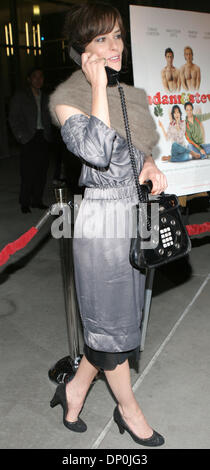 22. März 2006; Hollywood, Kalifornien, USA; Schauspielerin PARKER POSEY bei der Premiere von Adam und Steve in Los Angeles. Obligatorische Credit: Foto von Marianna Day Massey/ZUMA Press. (©) Copyright 2006 von Marianna Tag Massey Stockfoto