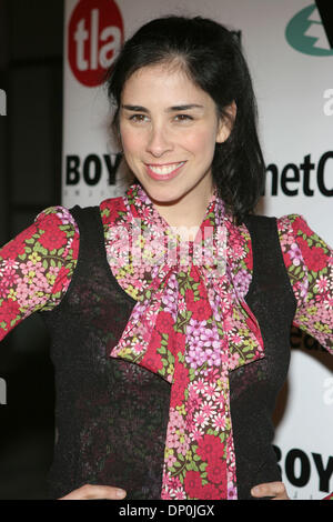 22. März 2006; Hollywood, Kalifornien, USA; Schauspielerin SARAH SILVERMAN bei der Premiere von Adam und Steve in Los Angeles. Obligatorische Credit: Foto von Marianna Day Massey/ZUMA Press. (©) Copyright 2006 von Marianna Tag Massey Stockfoto