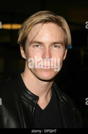 22. März 2006; Hollywood, Kalifornien, USA; Schauspieler ADAM ROBITEL bei der Premiere von Adam und Steve in Los Angeles. Obligatorische Credit: Foto von Marianna Day Massey/ZUMA Press. (©) Copyright 2006 von Marianna Tag Massey Stockfoto