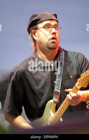 31. März 2006; Tempe, AZ, USA; GREG KOCH die live bei der Tempe Musik Festival 2006 feiert 60. Geburtstag Fender-Gitarren. Obligatorische Credit: Foto von Jerome Brunet/ZUMA Press. (©) Copyright 2006 von Jerome Brunet Stockfoto