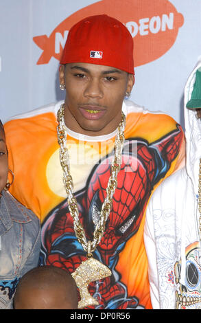 1. April 2006; Los Angeles, Kalifornien, USA;  Rapper NELLY am 19. jährliche Kid es Choice Awards 2006 abgehaltenen Pauley Pavillion auf dem Campus der UCLA.                           Obligatorische Credit: Foto von Paul Fenton/KPA/ZUMA Press. (©) Copyright 2006 von Paul Fenton Stockfoto