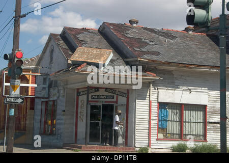 12. April 2006; New Orleans, LA, USA; Hurrikan Katrina unbewohnbar 100 Prozent von der 26.900 Haushalten und Unternehmen im St. Bernard Parish, Louisiana. Im Januar stimmte schließlich FEMA für 6500 Anhänger der Pfarrei erworben für die Bewohner zahlen sie gebeten hatte. St. Bernard hatte bestellt die Trailern unmittelbar nach Katrina für $3000 pro Anhänger weniger als FEMA-Anhänger, bu Stockfoto