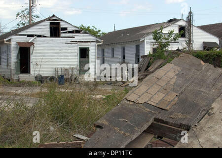 12. April 2006; New Orleans, LA, USA; Hurrikan Katrina unbewohnbar 100 Prozent von der 26.900 Haushalten und Unternehmen im St. Bernard Parish, Louisiana. Im Januar stimmte schließlich FEMA für 6500 Anhänger der Pfarrei erworben für die Bewohner zahlen sie gebeten hatte. St. Bernard hatte bestellt die Trailern unmittelbar nach Katrina für $3000 pro Anhänger weniger als FEMA-Anhänger, bu Stockfoto