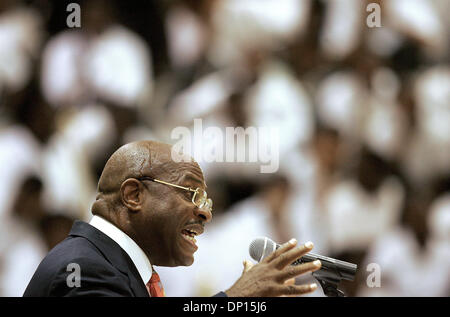 20. April 2006; West Palm Beach, FL, USA; Willie E. Gary, Vorsitzender des Black Family Channel und Testversion Anwalt sprach mit den Studenten des Palm Beach Lakes High School. Obligatorische Credit: Foto von Thomas Cordy/ZUMA Press. (©) Copyright 2006 von Palm Beach Post Stockfoto