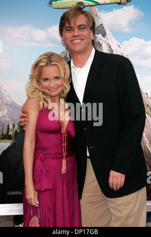 23. April 2006; Westwood, Kalifornien, USA; Schauspielerin KRISTIN CHENOWETH & Writer AARON SORKIN auf der "RV" Los Angeles Premiere statt im Mann Village Theatre. Obligatorische Credit: Foto von Lisa O'Connor/ZUMA Press. (©) Copyright 2006 von Lisa O'Connor Stockfoto