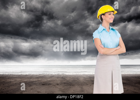 Zusammengesetztes Bild des lächelnden attraktive Architekten posiert Stockfoto