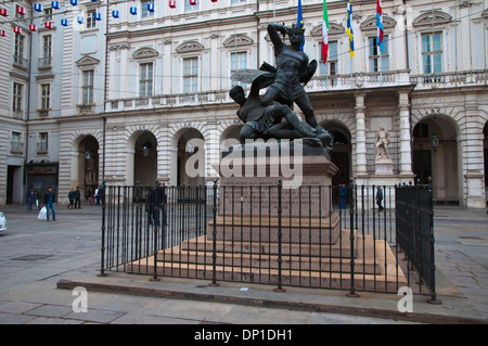 Statue von Conte Verde grün Graf am Piazza Palazzo di Citta Platz Turin Stadt Piedmont Region Nord Italien Mitteleuropa Stockfoto